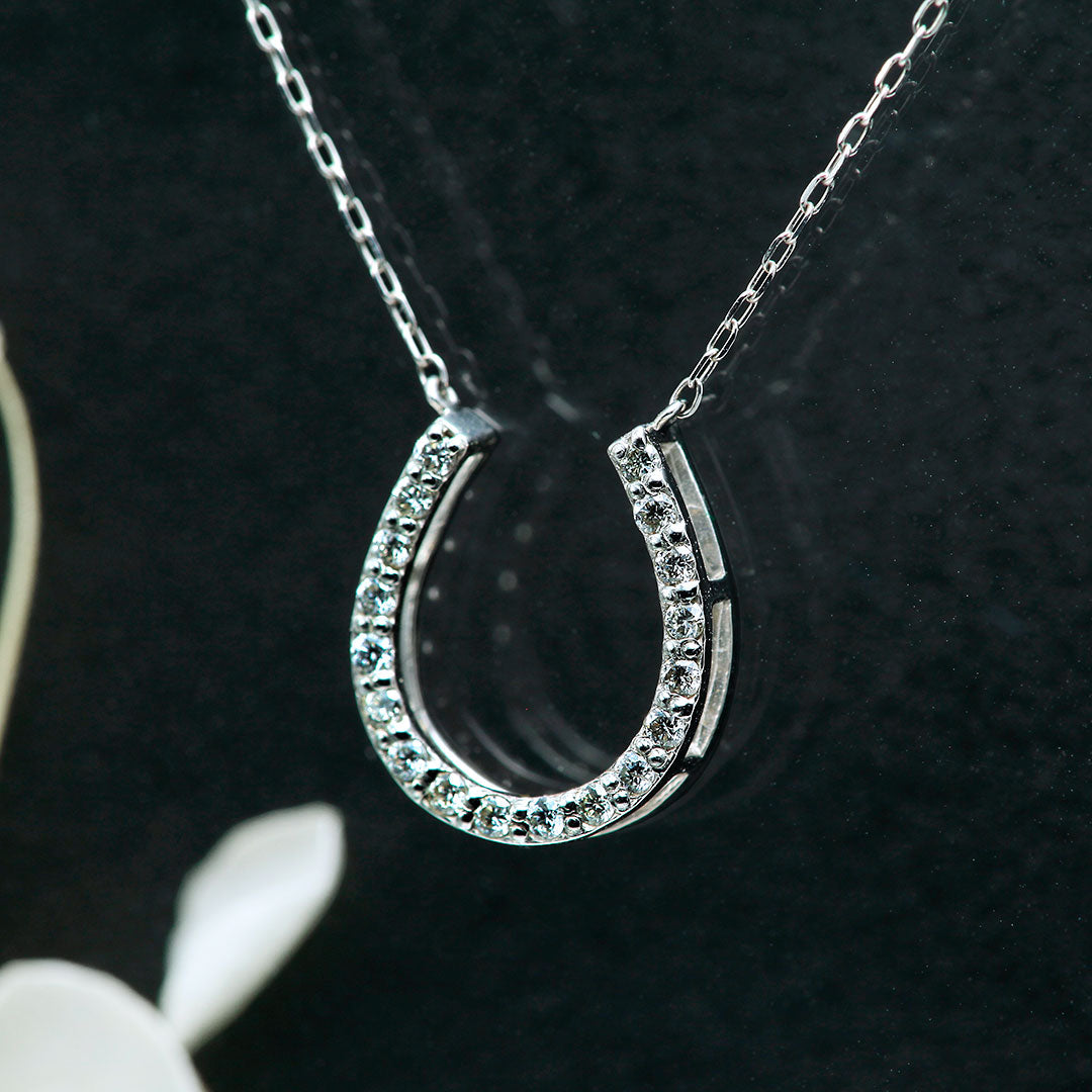 Diamond horseshoe necklace ｜ PD03623