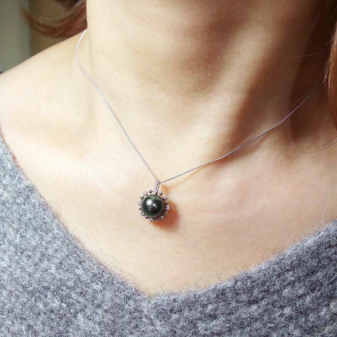 Tahitian black lipped pearl (peacock) pendant necklace ｜ PX05454